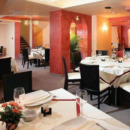 Riverside Family Hotel Yambol Ресторан фото