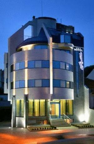Riverside Family Hotel Yambol Екстер'єр фото