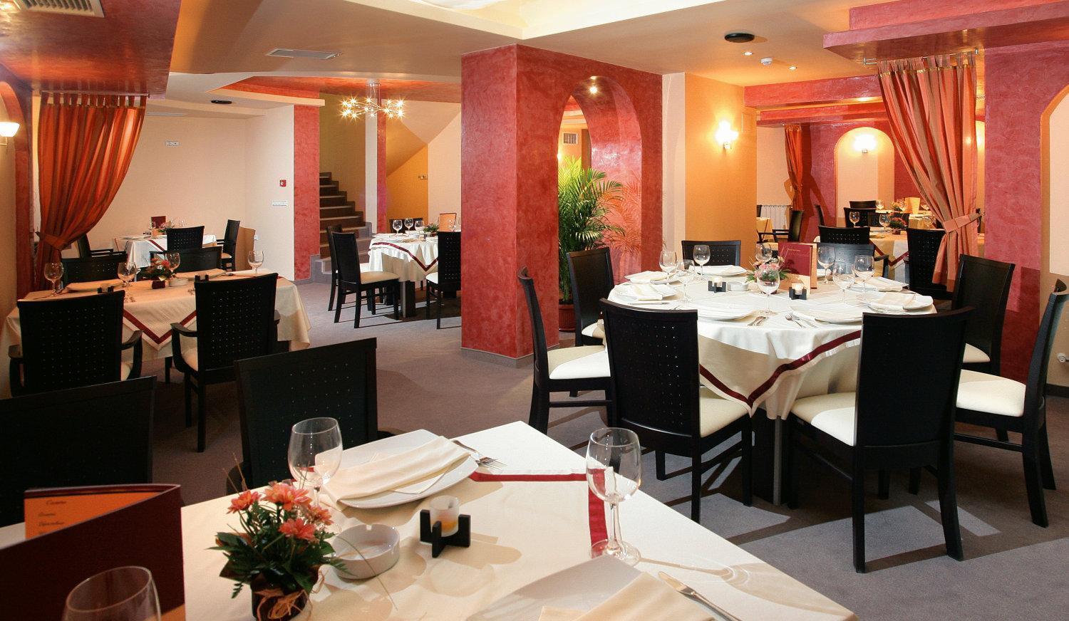 Riverside Family Hotel Yambol Ресторан фото