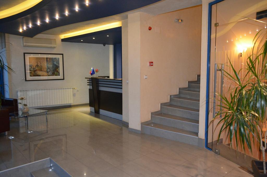 Riverside Family Hotel Yambol Екстер'єр фото