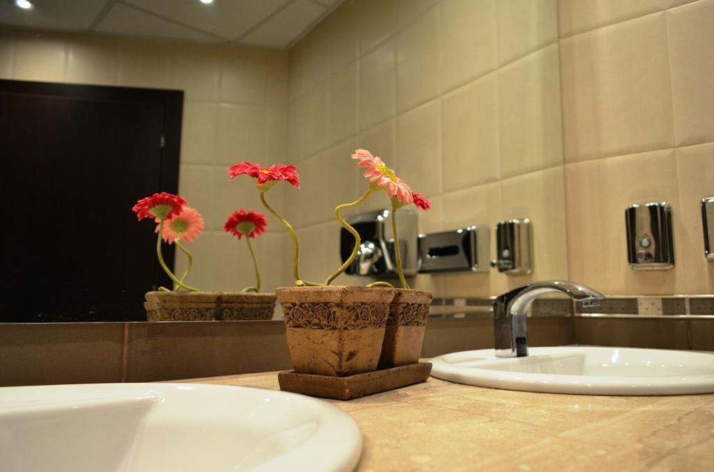 Riverside Family Hotel Yambol Екстер'єр фото