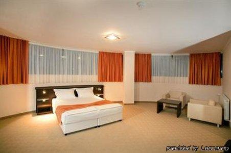Riverside Family Hotel Yambol Екстер'єр фото