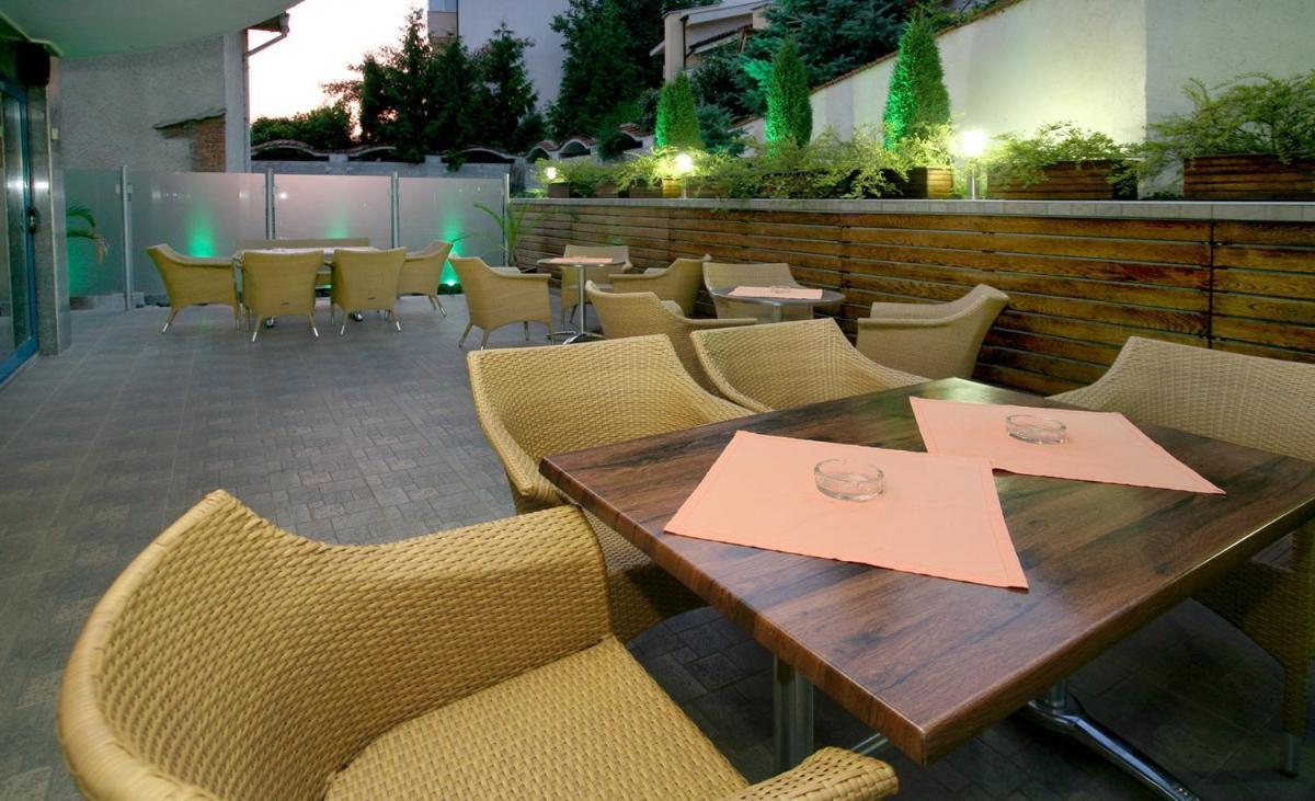 Riverside Family Hotel Yambol Ресторан фото